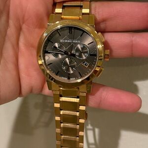 New with tags and box Rose Gold Burberry Watch BU9754